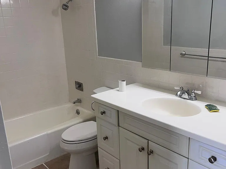 411 Lakewood Cir #906A — Photo 7