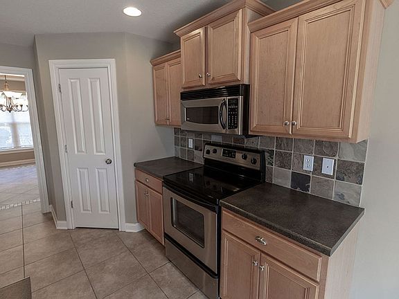 4th image of 2303 Roslyn Ct