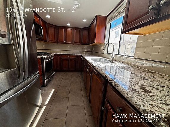 5th image of 19440 Wyandotte St Unit 2