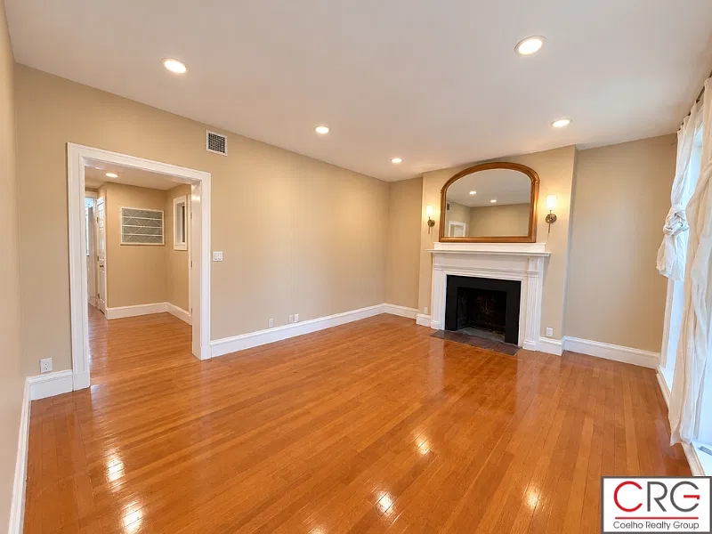 2 bed, 1000 sqft, $3,200 — Photo 3