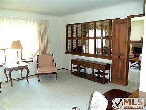 LIVING RM TO FAMILY RM
