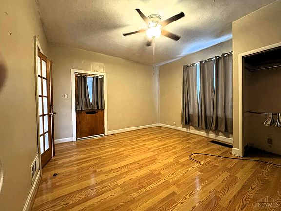 3rd image of 112 E 72nd St