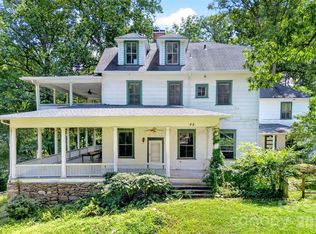 22 Woodbend Ln, Black Mountain, NC 28711