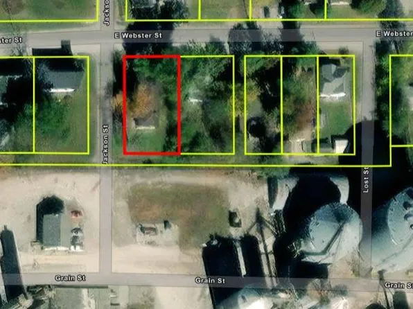 302 E Webster St, Benton, IL 62812