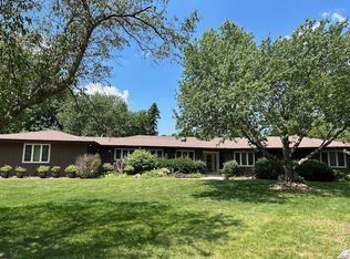 32W480 Oak Lawn Farm Rd, Wayne, IL 60184