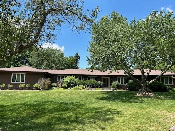 32W480 Oak Lawn Farm Rd, Wayne, IL 60184