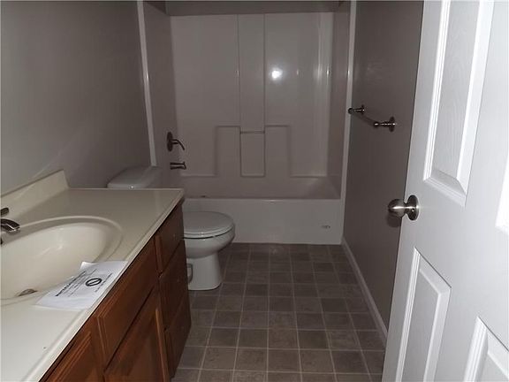 3rd image of 600 Dunn Ave