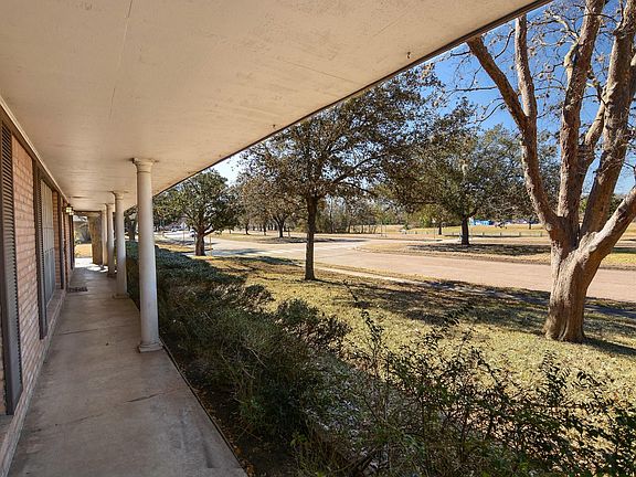 2nd image of 2226 Viking Dr