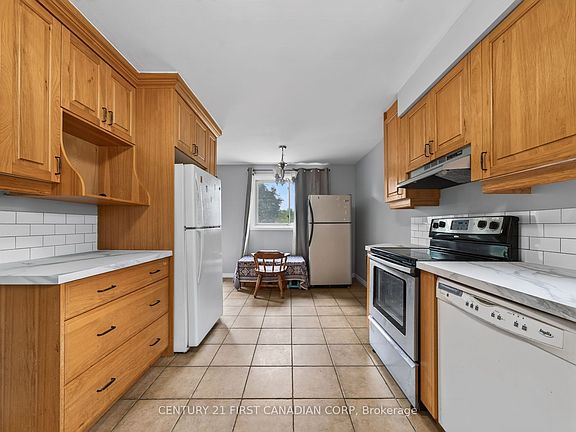 3rd image of 224 Culver Cres