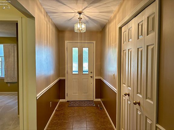 3rd image of 141 Briarwood Cir