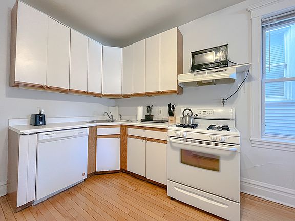 2nd image of 2442 N Ashland Ave #2