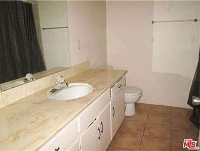 4th image of 25985 Tamarisk Dr