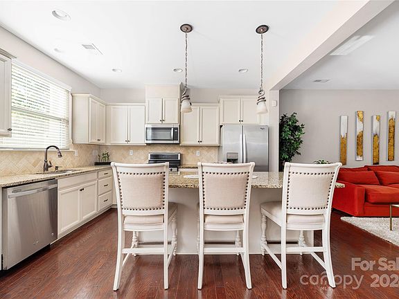 3rd image of 5643 Stonewells Dr