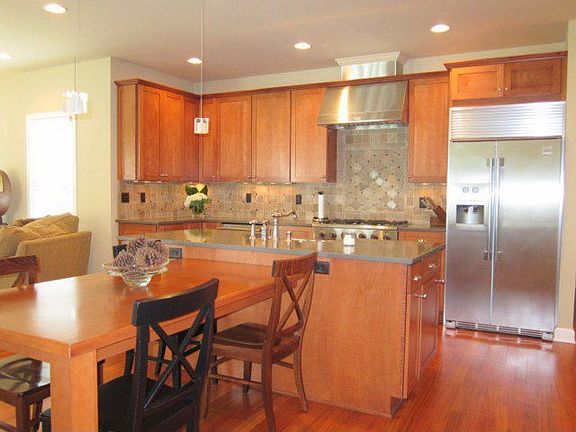 5th image of 407 Glyn Tawel Dr