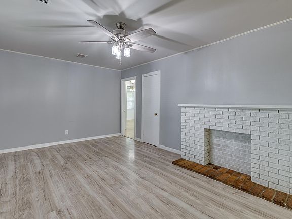 5th image of 216 Rosewood Dr