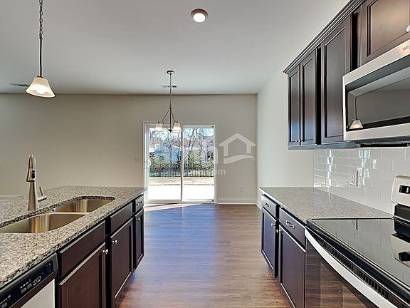 4th image of 3016 Esquire Dr