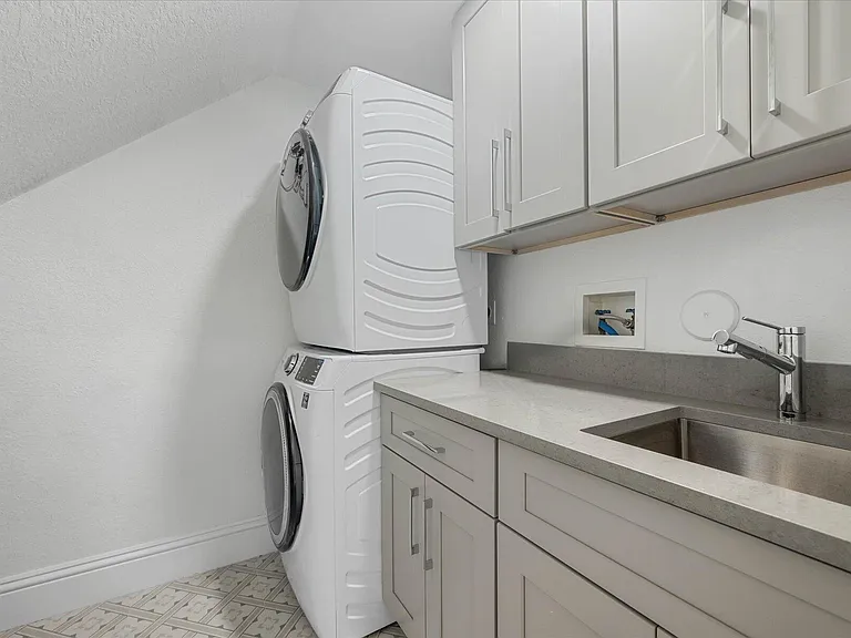 4145 Bahia Isle Cir — Photo 32