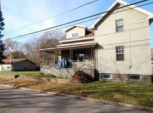 428 Hecla St, Lake Linden, MI 49945