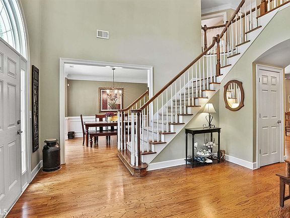 4th image of 55 Ryans Ct