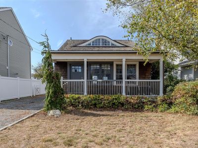 240 East Drive, Copiague, NY, 11726