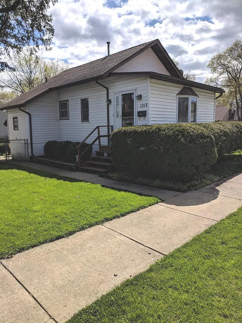 1213 W Chicago St photo 1