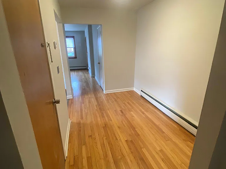 613 Jackson Ave — Photo 3