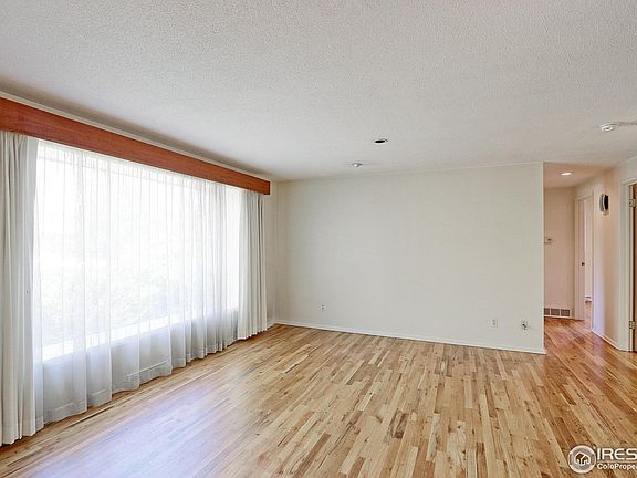 4th image of 984 E 9th Ave