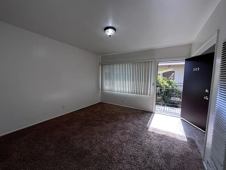 1314 Edgewood Way — Photo 8