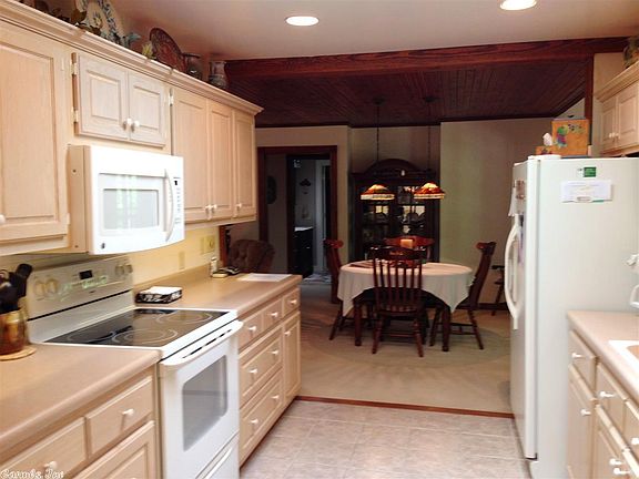 5th image of 41 Pottawattamie Dr