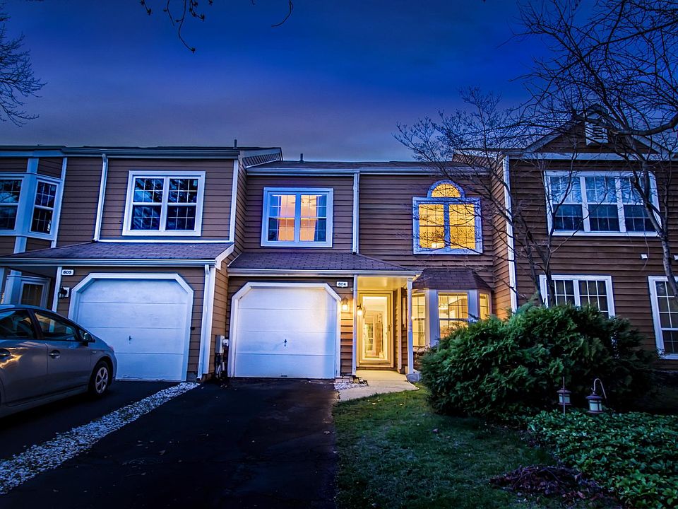 1st image of 604 Danbury Ct
