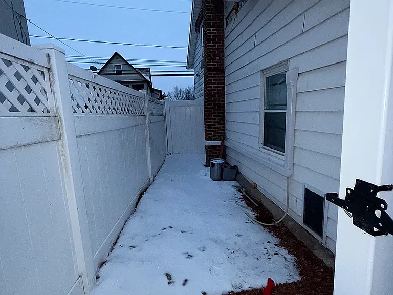 169 E Pine St — Photo 24