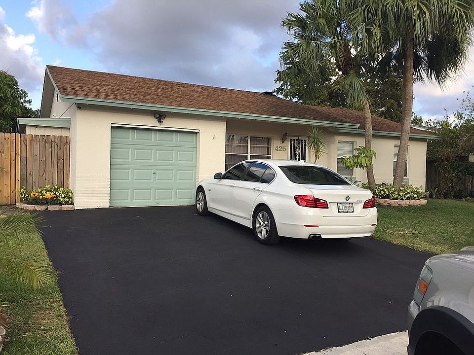 1st image of 425 SW 79th Ter