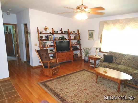 3rd image of 96 Merritt Pl