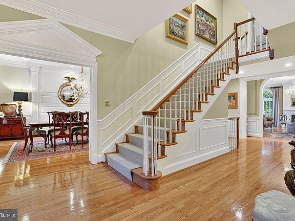 4th image of 921 Towlston Rd