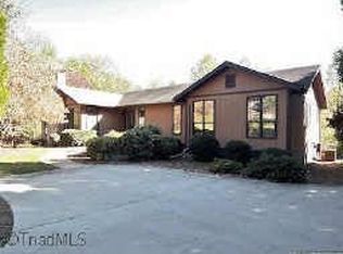 1482 S Peace Haven Rd, Clemmons, NC 27012