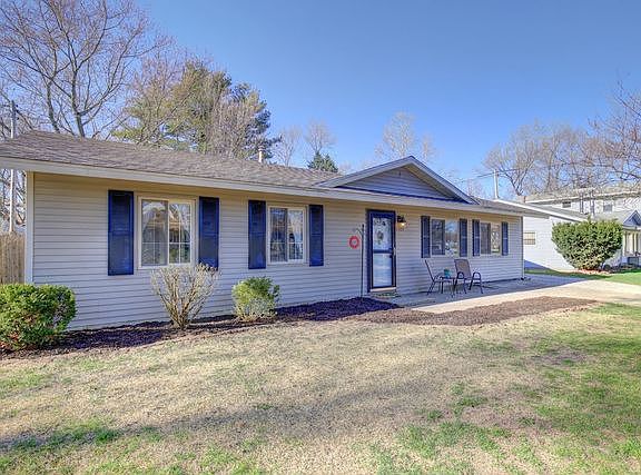 3rd image of 2305 Rodney Dr