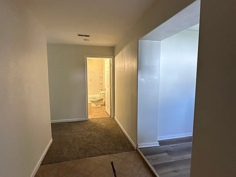 2739 Bleeker St — Photo 10
