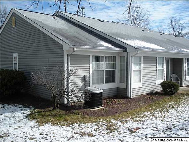 2nd image of 1035 Thornbury Lane #B