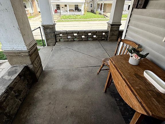 5th image of 211 E Columbia St