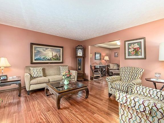 5th image of 11267 Huntington Way NW