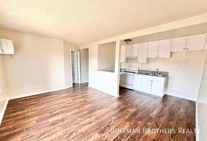 1st image of 6729 Woodley Ave #21A