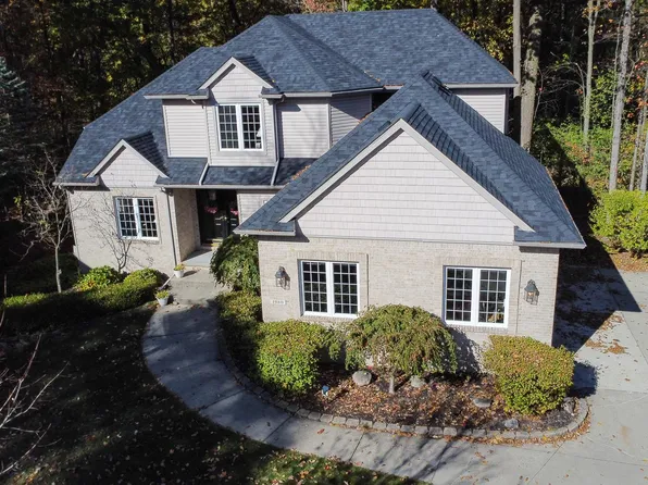 1980 Christopher Ct, West Bloomfield, MI 48324