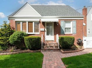 187 Frank Ave, Mineola, NY 11501