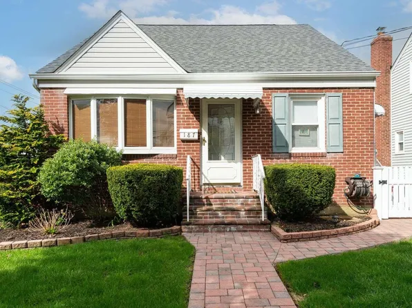 187 Frank Avenue, Mineola, NY 11501