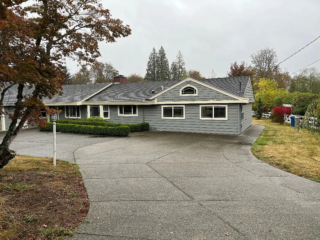 Photo 1 of 8 - 20403 SE 127th St - Issaquah, WA Primary Photo - 20403 SE 127th St