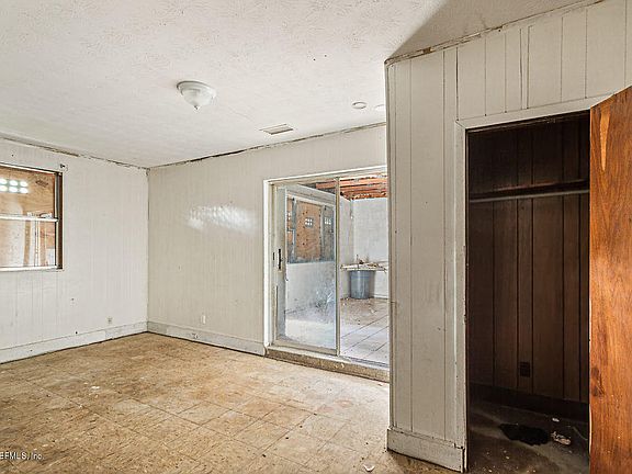 5th image of 1504 Barnett St