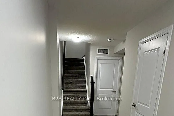 33 Valencia Ave — Photo 4