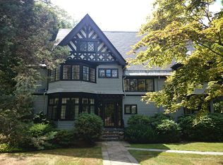 39 Kingsbury Rd, Newton, MA 02467