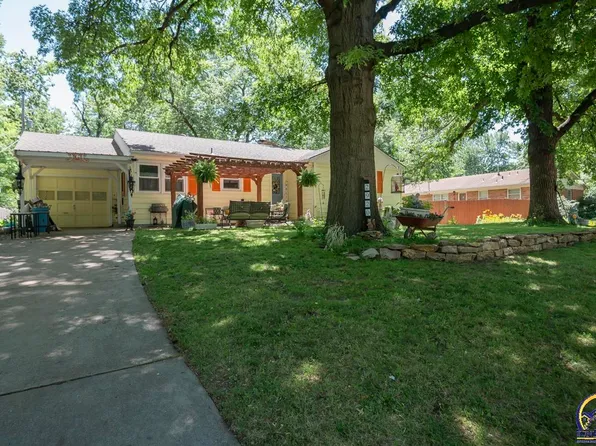 2920 SW Lane St, Topeka, KS 66611