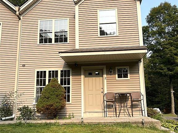 2nd image of 215 Rabbit Run Rd #3